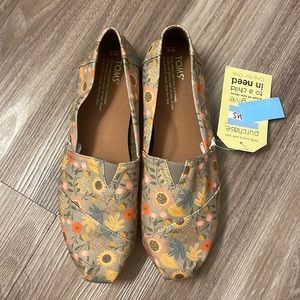 Fall style Toms Sz. 9 with tags